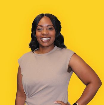 Portrait of Arianna Sims, Broker/Agent.